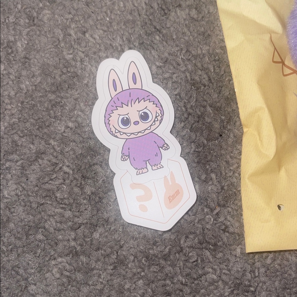 Pop Mart Purple Labubu V4‎ Pin for Love ? Keychain Set - Picture 3 of 3